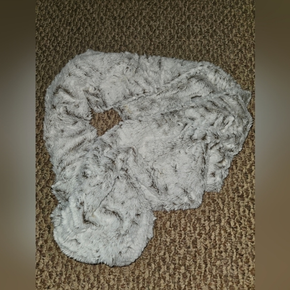 Assorted Winter Accessories Bundle - Picture 15 of 16